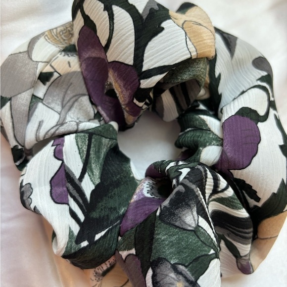 Extra large floral hair tie - Picture 3 of 6